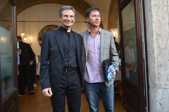 Quan chức cấp cao đầu tiên của Tòa thánh Vatican công khai đồng tính