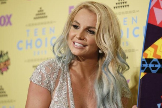 Britney Spears nhuộm tóc tím để ủng hộ cộng đồng LGBT
