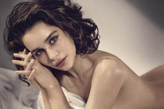 Ngôi sao Game of Thrones Emilia Clarke là “Người phụ nữ sexy nhất năm 2015”