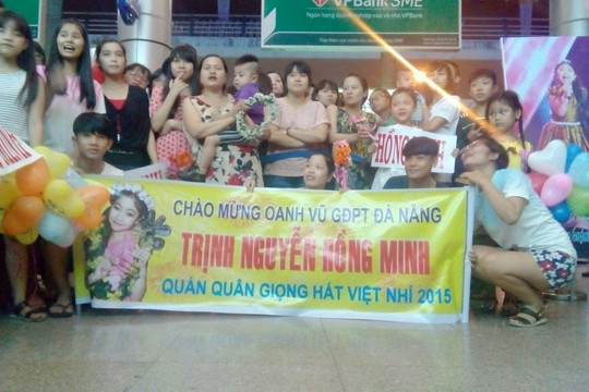 Quán quân Giọng hát Việt nhí Hồng Minh được fan chào đón tại quê nhà Đà Nẵng