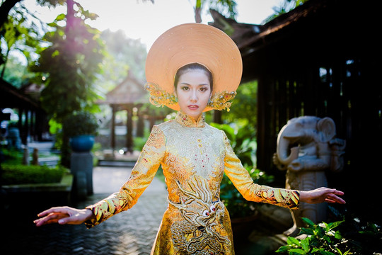 Công bố Quốc phục của Thúy Vân tại Hoa hậu Quốc tế 2015
