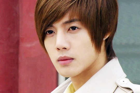 Bạn gái Kim Hyun Joong yêu cầu chia sẻ ảnh em bé trong vụ kiện 