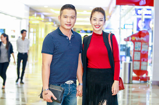 Jennifer Phạm giản dị cùng chồng đi xem phim
