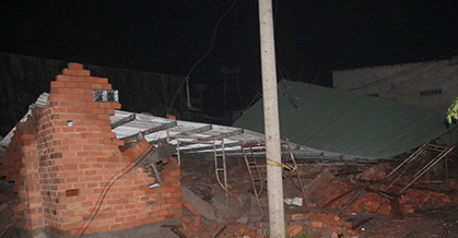 Vụ sập nhà 11 người thương vong: Gặp họa khi trú mưa