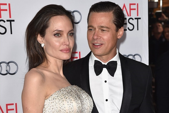 Angelina Jolie lộng lẫy, sánh đôi cùng Brad Pitt ra mắt phim 'By The Sea'