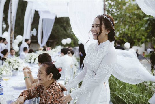 'Lờ' chuyện Ngọc Thuý mỉa mai, Phan Như Thảo khoe ảnh rạng rỡ trong ngày đính hôn