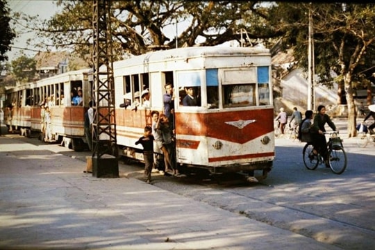 Tàu điện leng keng - ký ức sâu đậm của người Hà Nội