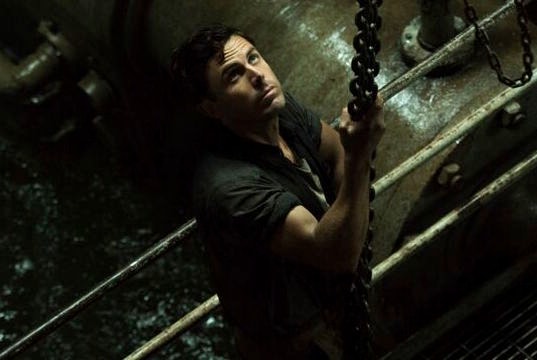 Tài tử Chris Pine giải cứu con tàu lớn trong 'The Finest Hours'