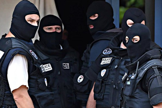 An ninh Pháp đã đánh hơi được vụ khủng bố Paris từ vài tuần trước?