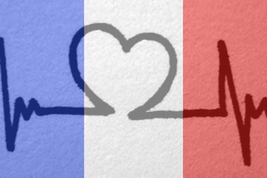 Giới trẻ đồng loạt đổi màu ảnh đại diện trên mạng xã hội hướng về Paris