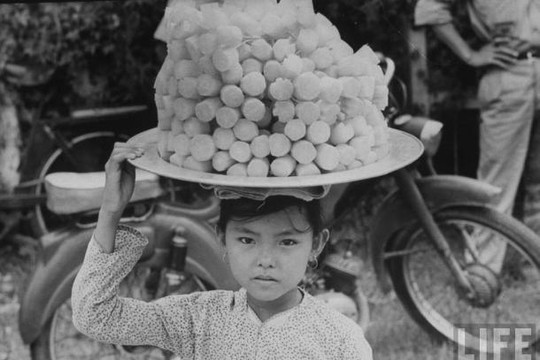 Bồi hồi ngắm lại hàng quà vặt và hình ảnh của một Sài Gòn xưa