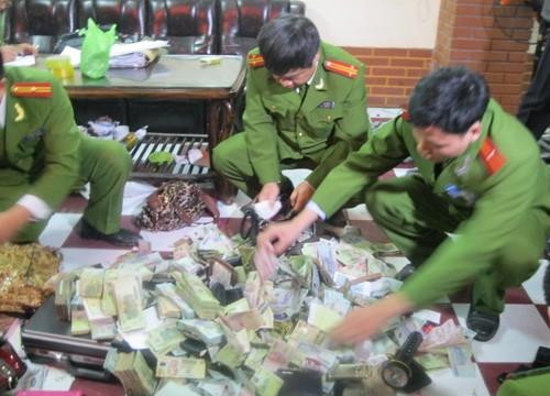 Quảng Ninh triệt phá sới bạc, bắt giữ gần 100 đối tượng