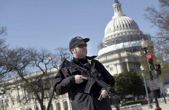 Xả súng tại Tòa nhà Quốc hội Mỹ, Nhà Trắng phải đóng cửa