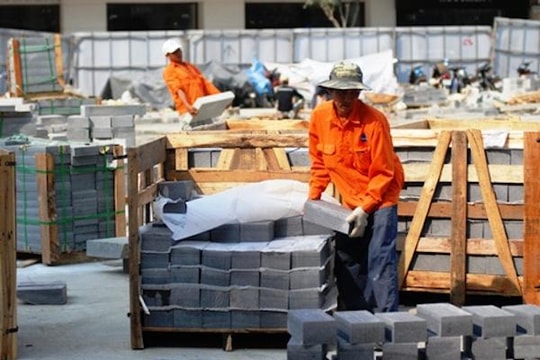 1.000 tỷ lát đá granite vỉa hè: Quá lãng phí và phi lý?