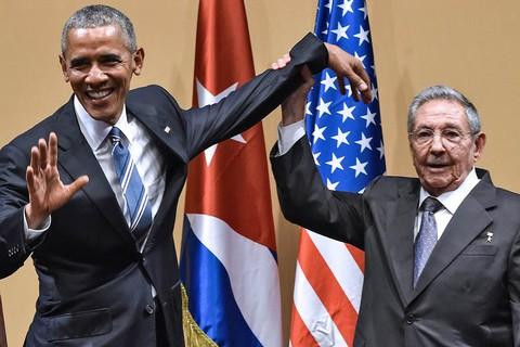 Nhà Trắng giải thích sự cố Obama từ chối chụp ảnh với Raul Castro