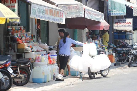 Chợ Kim Biên tạm 'án binh bất động' mặt hàng a xít sau vụ nữ sinh bị tạt 