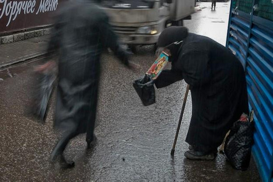 Thấm đòn cấm vận, hơn 3 triệu người Nga rơi vào cảnh nghèo khổ