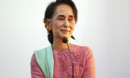 Bà Suu Kyi trở thành 'thủ tướng' Myanmar trong sự bực tức của quân đội