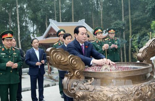Chủ tịch nước Trần Đại Quang tưởng niệm Bác Hồ tại khu di tích K9