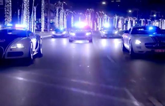5 clip hot nhất ngày:  Dàn siêu xe tiền tỉ tuyệt đẹp của cảnh sát