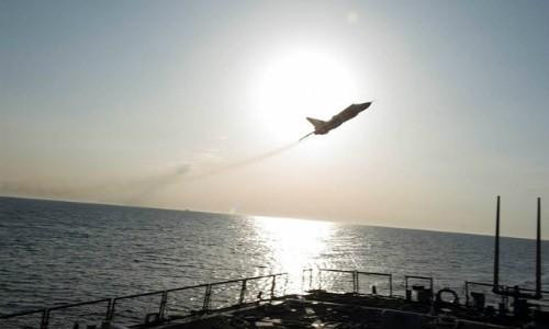 Mỹ đòi bắn hạ máy bay Nga nếu tiếp tục 'trêu ngươi' tàu chiến Mỹ