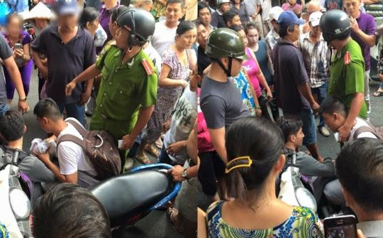 Người dân bủa vây và đánh 2 thanh niên nghi bắt cóc trẻ em ở Sài Gòn