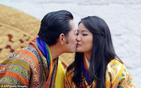 Chuyện tình đẹp như cổ tích của quốc vương và hoàng hậu xứ hạnh phúc Bhutan