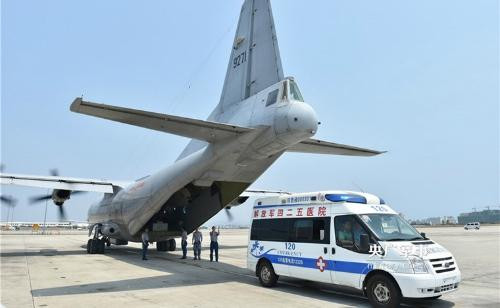 Trung Quốc cho máy bay quân sự đáp xuống đá Chữ Thập