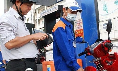 Giá dầu diesel tăng 500 đồng/lít, giữ nguyên giá xăng