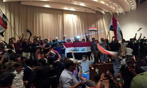 Người biểu tình Iraq tấn công tòa nhà quốc hội