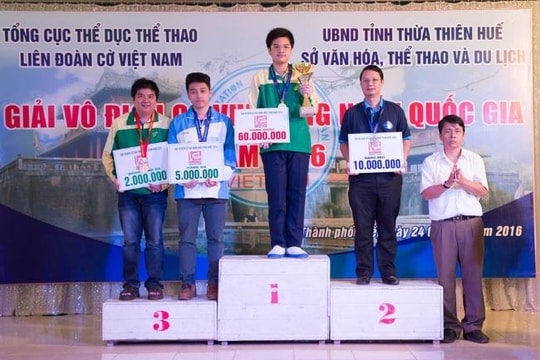 Kỳ thủ Anh Khôi đoạt chức vô địch toàn quốc ở tuổi 14