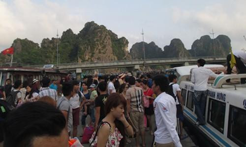 Tàu 'nhồi' nhét khách: Quảng Ninh yêu cầu làm rõ trách nhiệm hàng loạt lãnh đạo