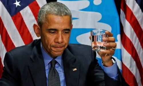 Ông Obama uống nước lọc tại thành phố Flint để an dân
