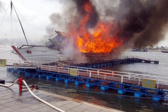 Nhân chứng tường thuật lại vụ cháy tàu tại Cảng tàu khách Quốc tế Tuần Châu