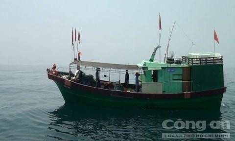 Lợi dụng ngư dân Việt Nam ít ra biển, tàu cá Trung Quốc vi phạm lãnh hải nước ta