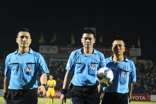 Trọng tài Hà Anh Chiến bị tạm đình chỉ đến hết lượt đi V-League 2016