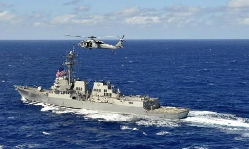 Tàu khu trục Mỹ bất ngờ áp sát đá Chữ Thập thách thức Trung Quốc