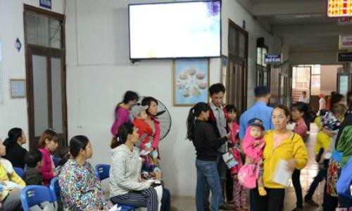 Hà Nội: Nắng đầu mùa, trẻ em nhập viện tăng đột biến