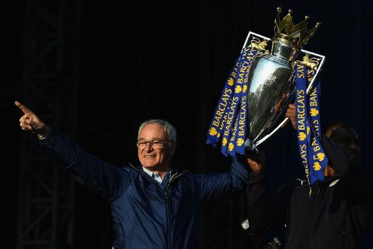‘Thợ hàn’ Claudio Ranieri đoạt danh hiệu HLV xuất sắc nhất năm