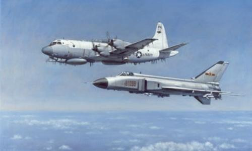Hai máy bay tiêm kích Trung Quốc chặn máy bay do thám Mỹ trên Biển Đông