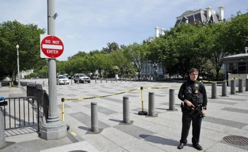 Nổ súng gần cổng Nhà Trắng, hàng loạt cơ quan công quyền đóng cửa