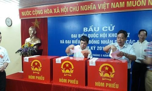 Cử tri Hà Nội hào hứng đi bầu cử