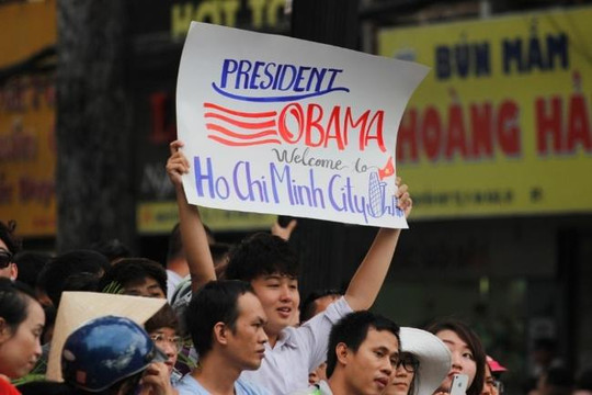 Clip người dân Sài Gòn đổ ra đường đón Tổng thống Obama