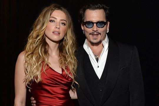 Johnny Depp bị Amber Heard đệ đơn ly hôn khi mới mất mẹ... 2 ngày