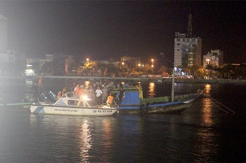 Toàn cảnh vụ chìm tàu du lịch trên sông Hàn