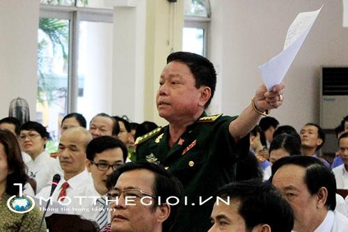 Đại tá Biên phòng chỉ trích tàu du lịch Đà Nẵng 'như con lật đật'