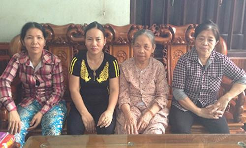 7 người phụ nữ bị tội vì cản thanh đồng thay áo trong đình làng