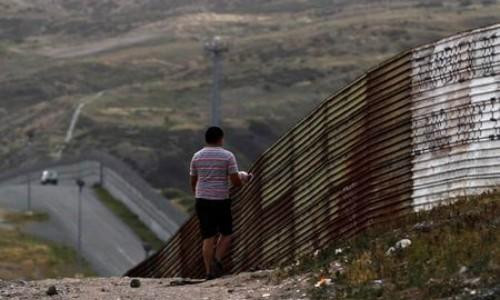 Dòng người di cư từ Mexico vào Mỹ tăng mạnh