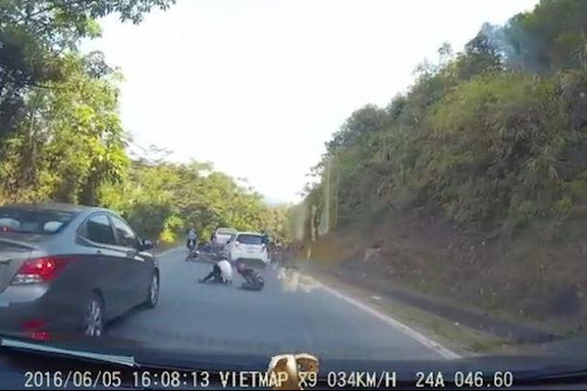 Ô tô 'điên' gây tai nạn liên hoàn ở Lào Cai