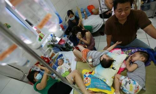 Hà Nội nắng nóng kéo dài: Trẻ em, người già nhập viện vì viêm não, viêm hô hấp
